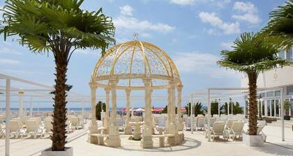 Taliana beach hotel apartment first line