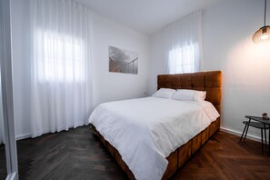 Apartment | 4 bedrooms, free WiFi, bed sheets - Spacious 4BD House w Pool in Hezliya (Herzliya)