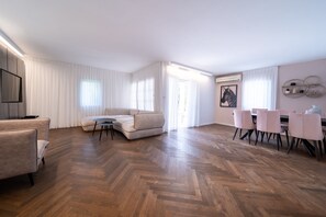 Apartment | Living area | 55-inch Smart TV with cable channels, TV - Spacious 4BD House w Pool in Hezliya (Herzliya)