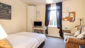 1 bedroom, individually decorated, individually furnished, free WiFi