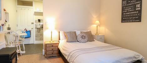 1 habitación, decoración personalizada y muebles diferentes