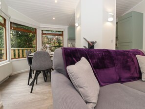 Interior - Jacmar Lodge (Windermere)