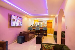 Soundproofing, iron/ironing board, free WiFi - Onyx and Ivy Homes (Lekki)