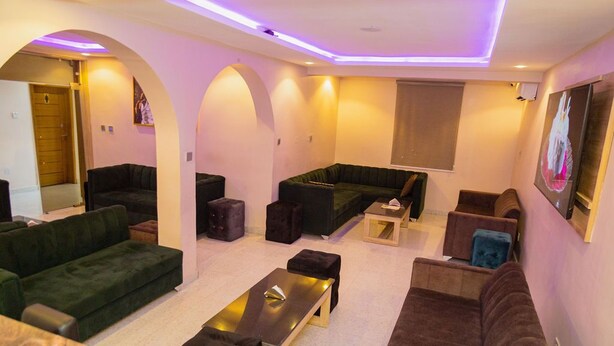 Soundproofing, iron/ironing board, WiFi (free) - Onyx and Ivy Homes (Lekki)