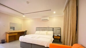 Soundproofing, iron/ironing board, WiFi (free) - Onyx and Ivy Homes (Lekki)