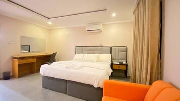 Kalis bunyi, seterika/papan seterika, Wi-fi percuma