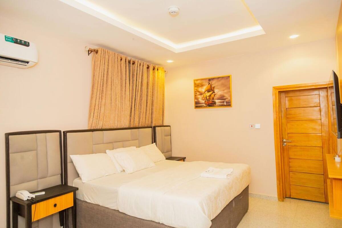Quarto casal superluxo | Quartos à prova de som, ferros/tábuas de passar roupa, Wi-Fi de cortesia