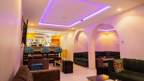 Soundproofing, iron/ironing board, WiFi (free) - Onyx and Ivy Homes (Lekki)