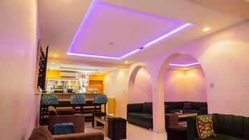 Kalis bunyi, seterika/papan seterika, Wi-fi percuma