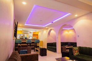 Soundproofing, iron/ironing board, free WiFi - Onyx and Ivy Homes (Lekki)