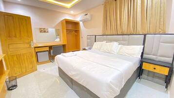 Luxury Studio Suite | Soundproofing, iron/ironing board, free WiFi