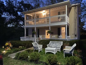 Terrace/patio - AMAZING Location- Skiing nearby, HOT TUB, TV & HUGE Deck! Country Charm inside! (Luray)