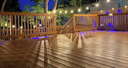 🌻AMAZING LOCATION, VIEWS & OUTDOOR SPACE for gatherings! Country Charm inside!