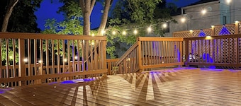 🌻AMAZING LOCATION, VIEWS & OUTDOOR SPACE for gatherings! Country Charm inside!