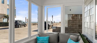 Newly Updated! - Oceanview Sea Gem Cottage- Bikes/ Boards,10 sec walk to beach