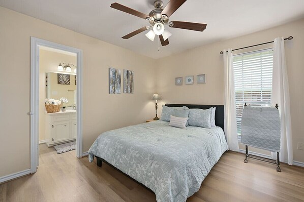 3 bedrooms, desk, iron/ironing board, free WiFi