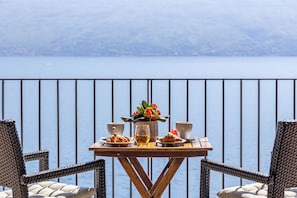 View from room - Hotel Meandro - Lake View (Gargnano)