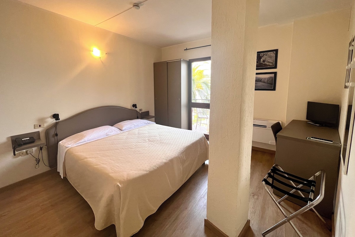 Literie de qualité supérieure, surmatelas, bureau