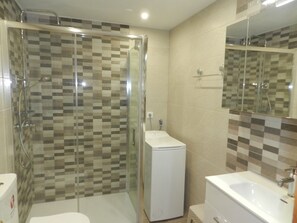 Vasca, asciugacapelli, asciugamani