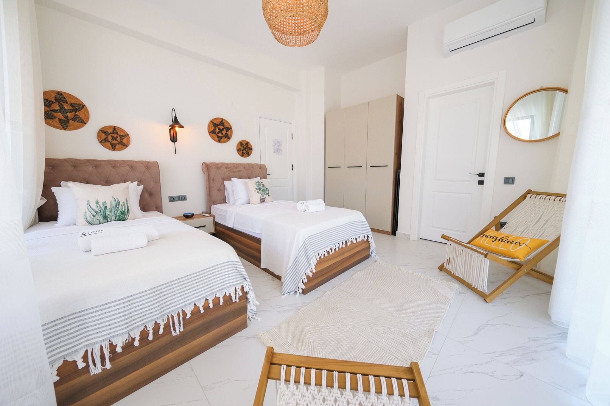 4 bedrooms, iron/ironing board, WiFi, bed sheets