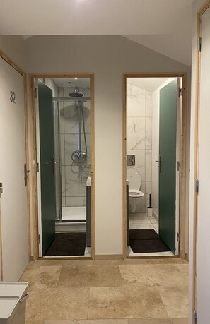 Shower, towels