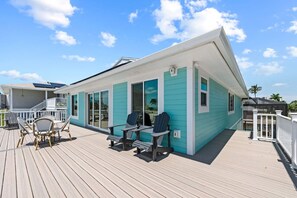 Outdoor dining - Go to the beach from expansive heated pool home (Fort Myers Beach)