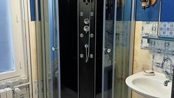 Jabón y papel higiénico