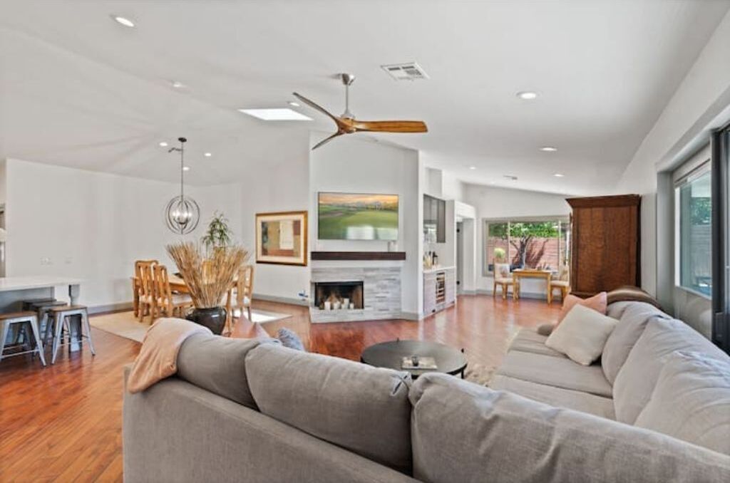 Smart TV, fireplace, ping pong