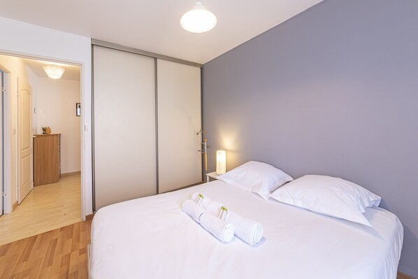 2 bedrooms, iron/ironing board, WiFi, bed sheets