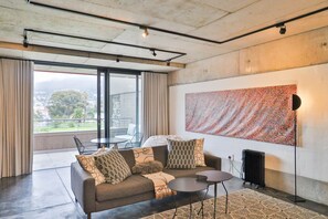 Apartamento (1 Bedroom) | Área de estar | TV de tela plana