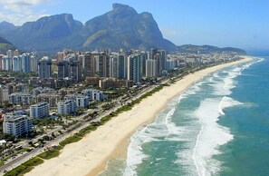 鄰近海灘、白沙