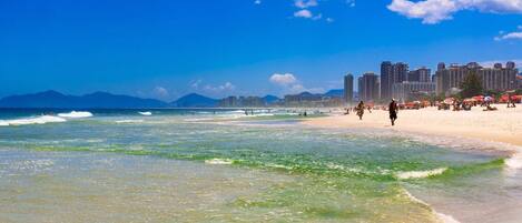 Perto da praia, areia branca
