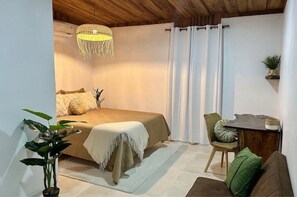 1 soverom, skrivebord, wi-fi (inkludert) og sengetøy