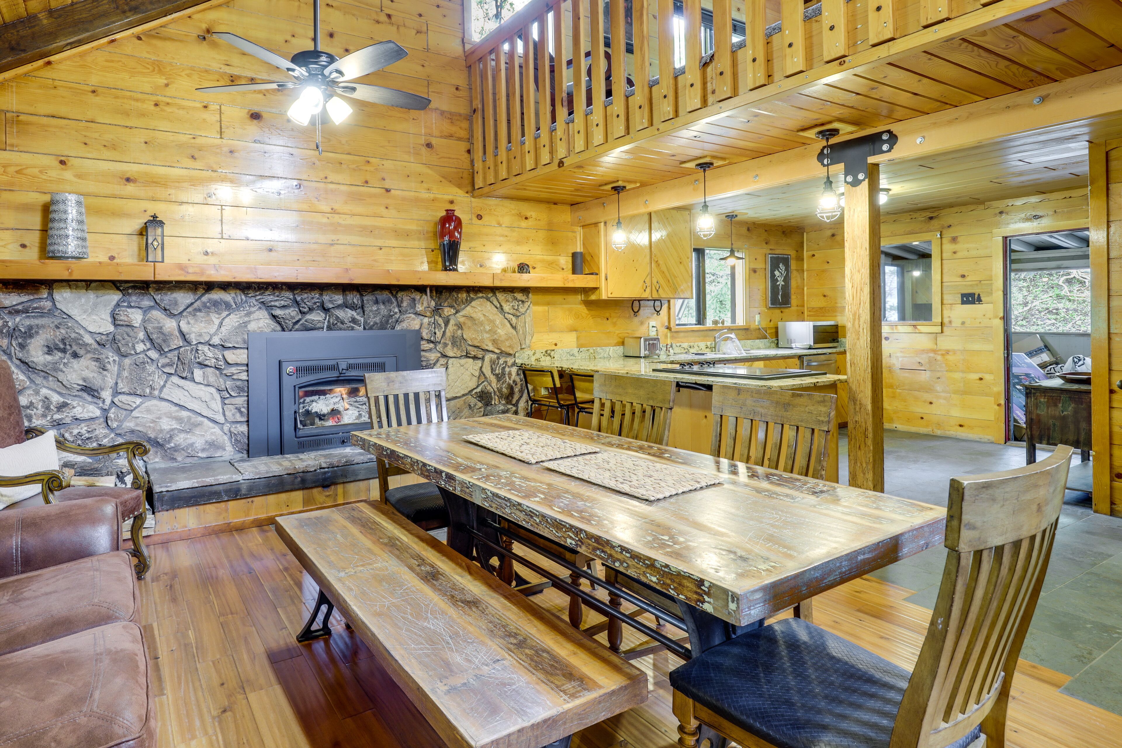 Secluded 3-Acre Cabin in Tollgate w/ Gas Grill!