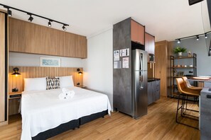 City Studio | Iron/ironing board, free WiFi, bed sheets - Studios Rebouças (São Paulo)
