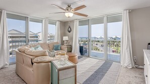 TV - Gulf & Bay Views: Sleeps 6 in 3BR, 2BA Condo-TT3F (Pensacola Beach)