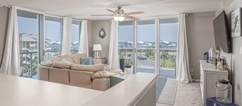 Gulf & Bay Views: Sleeps 6 in 3BR, 2BA Condo-TT3F