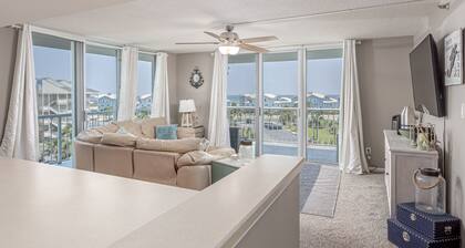 Gulf & Bay Views: Sleeps 6 in 3BR, 2BA Condo-TT3F