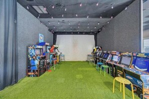 Games room - #2400 Pointe - Studio Suite at Mariners SML (Huddleston)