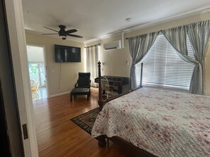 3 bedrooms, desk, free WiFi, bed sheets