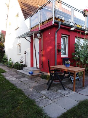 Outdoor dining - Small apartment for up to 2 people in the North Sea spa resort of Cuxhaven Sahlenburg (Cuxhaven OT Sahlenburg)