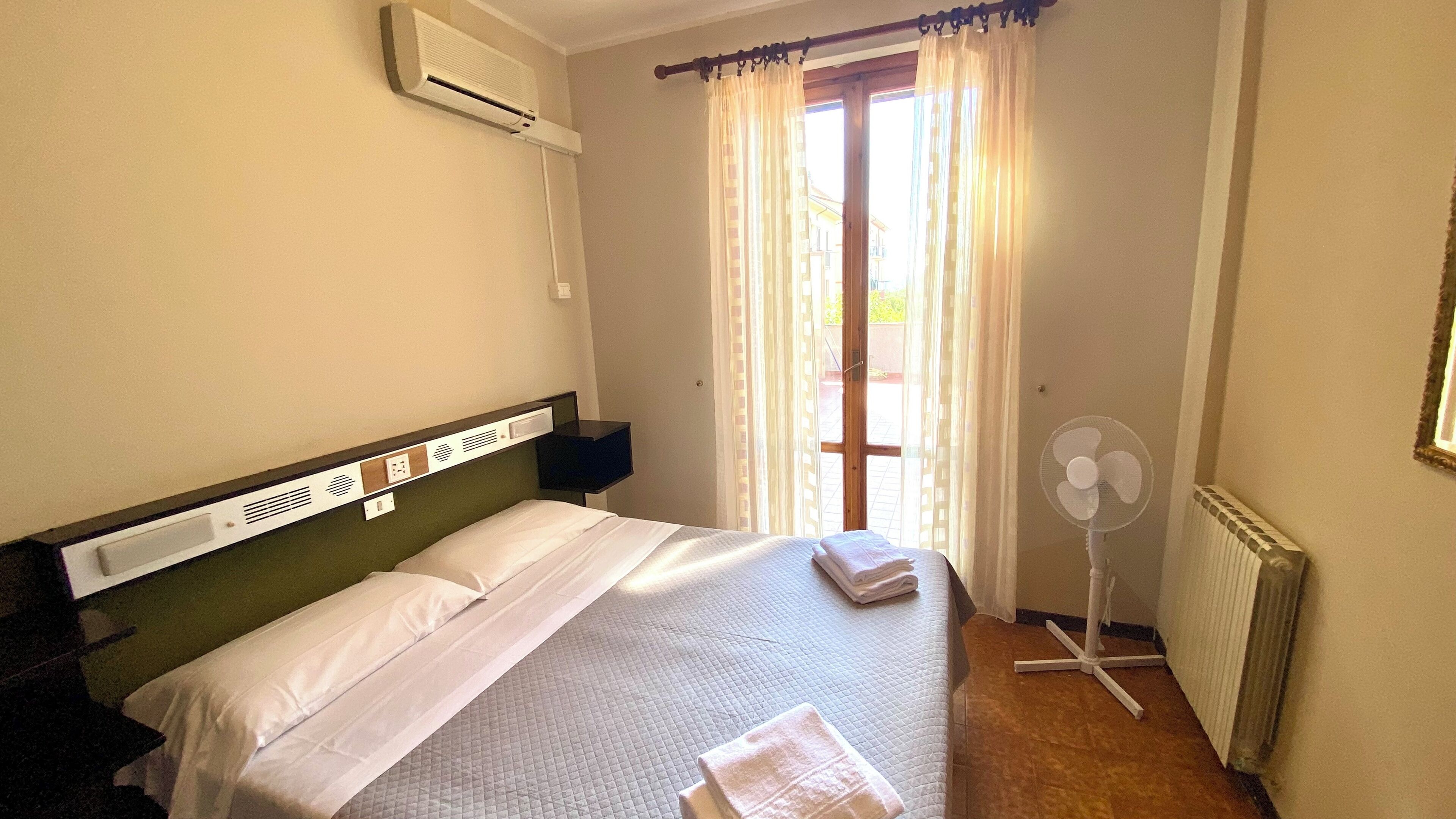 Kamar Double | Meja kerja, Wi-Fi gratis, dan seprai linen