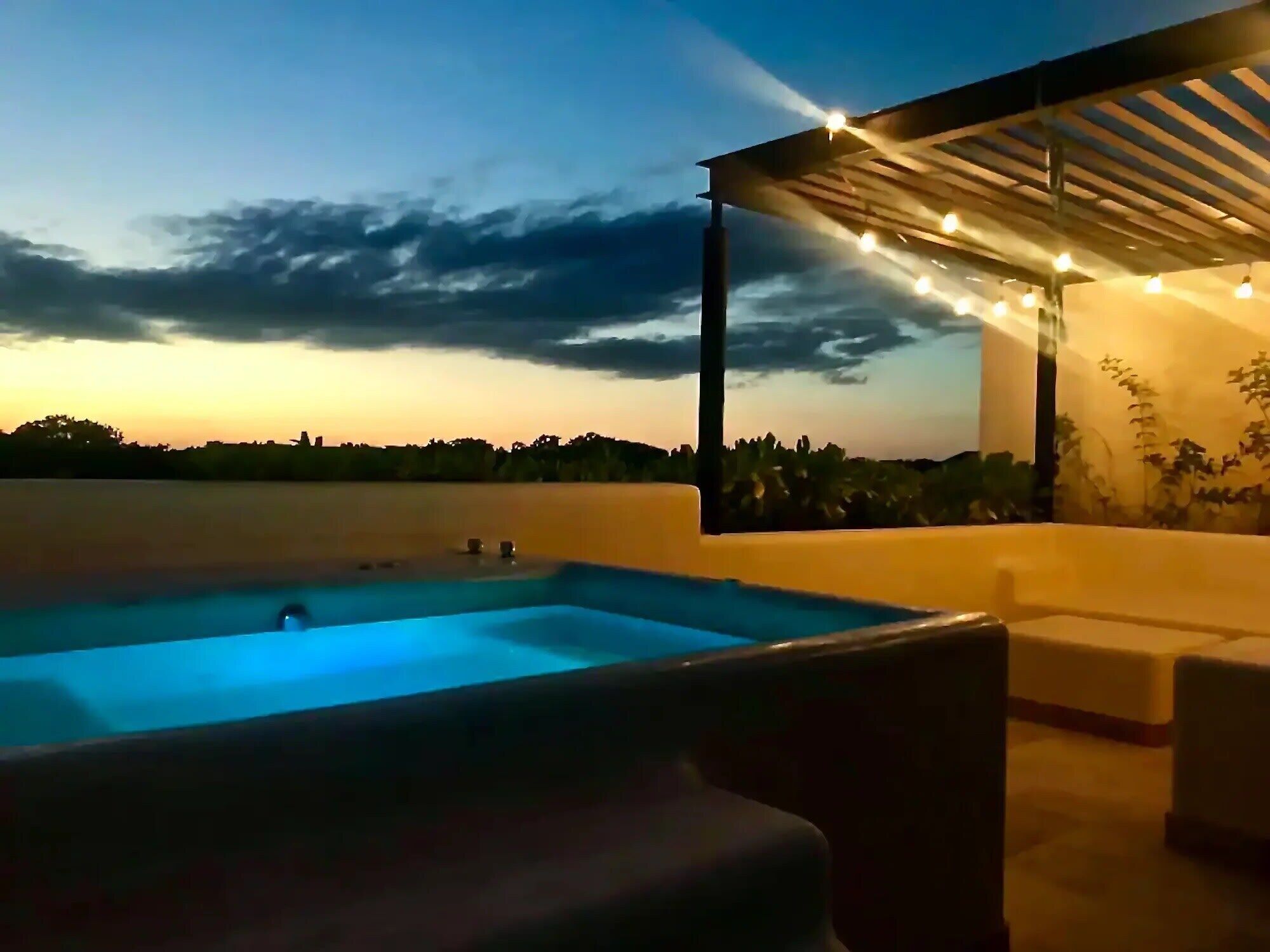 Outdoor spa tub