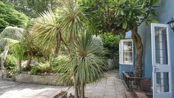 Cottage | Property grounds