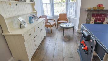 Cottage | Interior