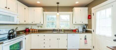 Frigorífic, microones, forn i cafetera i tetera