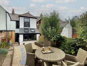 Cottage | Outdoor dining