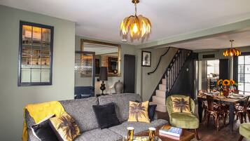 Cottage | Living area | Fireplace