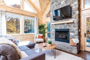 Smart-TV, Kamin, Tischfußball