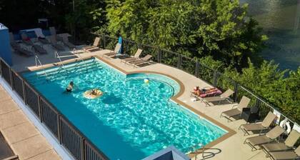 Cozy-Retreat-Balcony-River Views-KING BED-WALK to Downtown-FREE parking